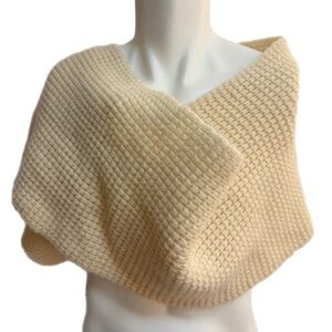 Canada Goose x Robert Mackie of Scotland 🇬🇧 Wool Knit Infinity Scarf – Cream